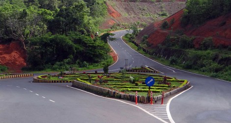 road-intersection-385312_640